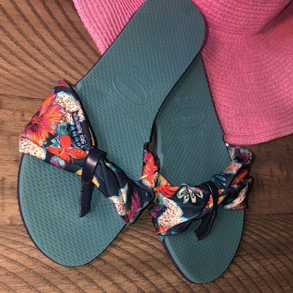 Havaianas’ Logo Floral Sandals 🩴 Comfort 4” Wide Footbed and Slip Proof Soles - Picture 12 of 17